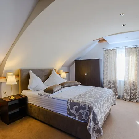 Palace 3* Caransebes